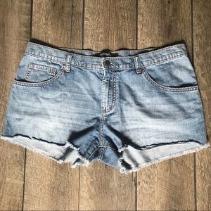 London Jean Size 12 Jean Shorts Mid Rise Mid Wash